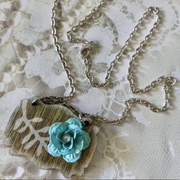 Rose necklace blue and light wood - Picture 7 of 10